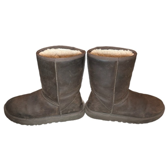 UGG Classic Short Leather Boots - Picture 4 of 7